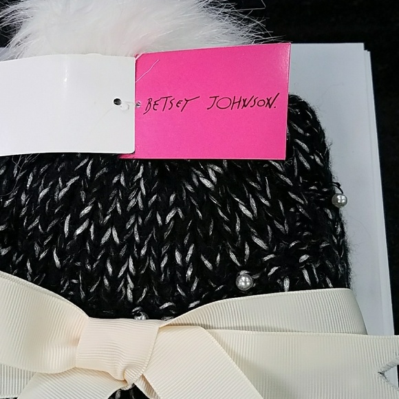 Betsey Johnson Snood & Beanie Set - Picture 4 of 5